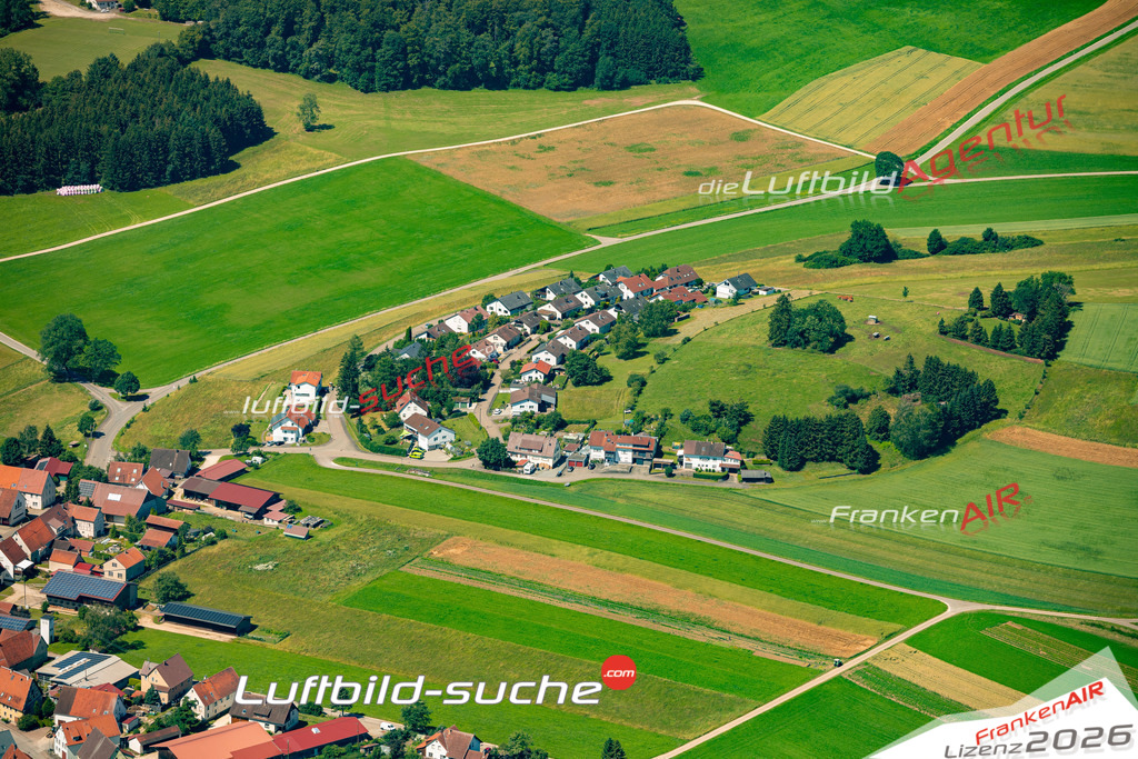 Das Luftbild zeigt : Kohlstetten Engstingen - Die Luftaufnahme wurde 2024 vom UL-Flugzeug aus erstellt ( keine Drohne ) - Hochauflösende Luftaufnahme - Für grossformatige Ausdrucke geeignet. Die Geschenkidee !Mit Lizenz und Bildrechte bestellbar