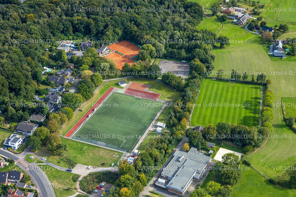 Huenxe250904493 | Luftbild, Golddorfarena Sportpark Hünxe, Fußballstadion STV Hünxe Sportplatz und Hallenbad, Tennisplätze Tennisverband STV Hünxe, Hünxe, Ruhrgebiet, Nordrhein-Westfalen, Deutschland