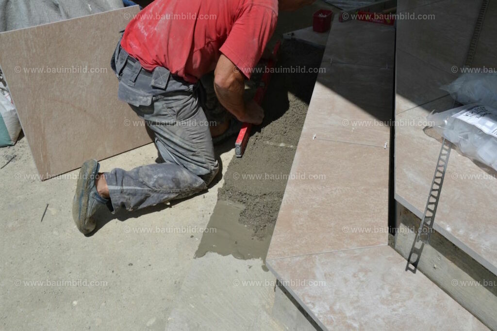 bib-lg21-fliesenlegerarbeiten-0113 | Nach LV-Leistungsgruppen sortierte Detailfotos über den Bau eines Hauses. Alle Hausbau-Bilder direkt vom Urheber und Autor der Website Haus-Selber-Bauen.com