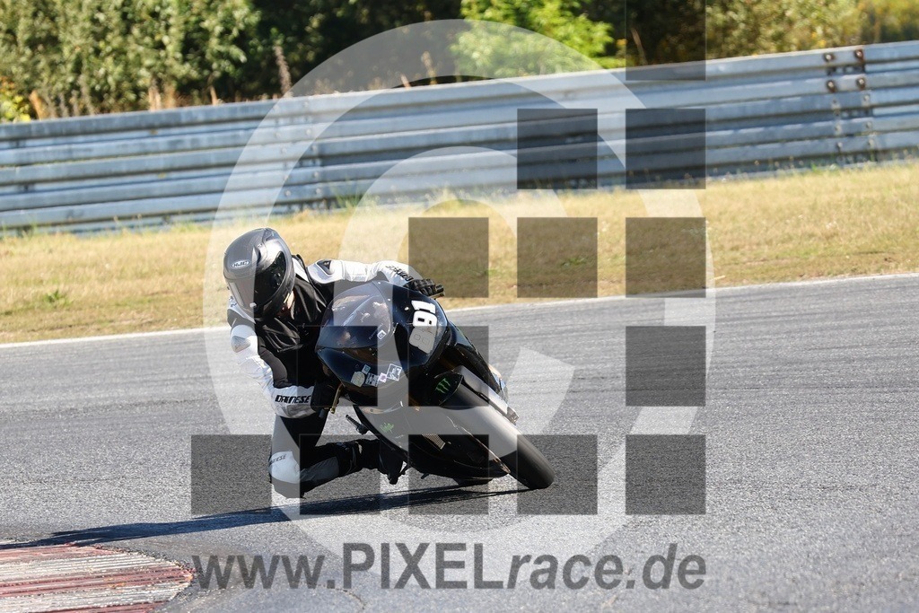 0891-20240813_12239 | Schöne Erinnerungen an spannende Momente - das festzuhalten ist unser Job. PIXELrace.de ist seit 2003 auf den Rennstrecken Europas unterwegs um die Action draußen beim Fahren und die wunderbare Stimmung imm Fahrerlager für euch einzufangen.