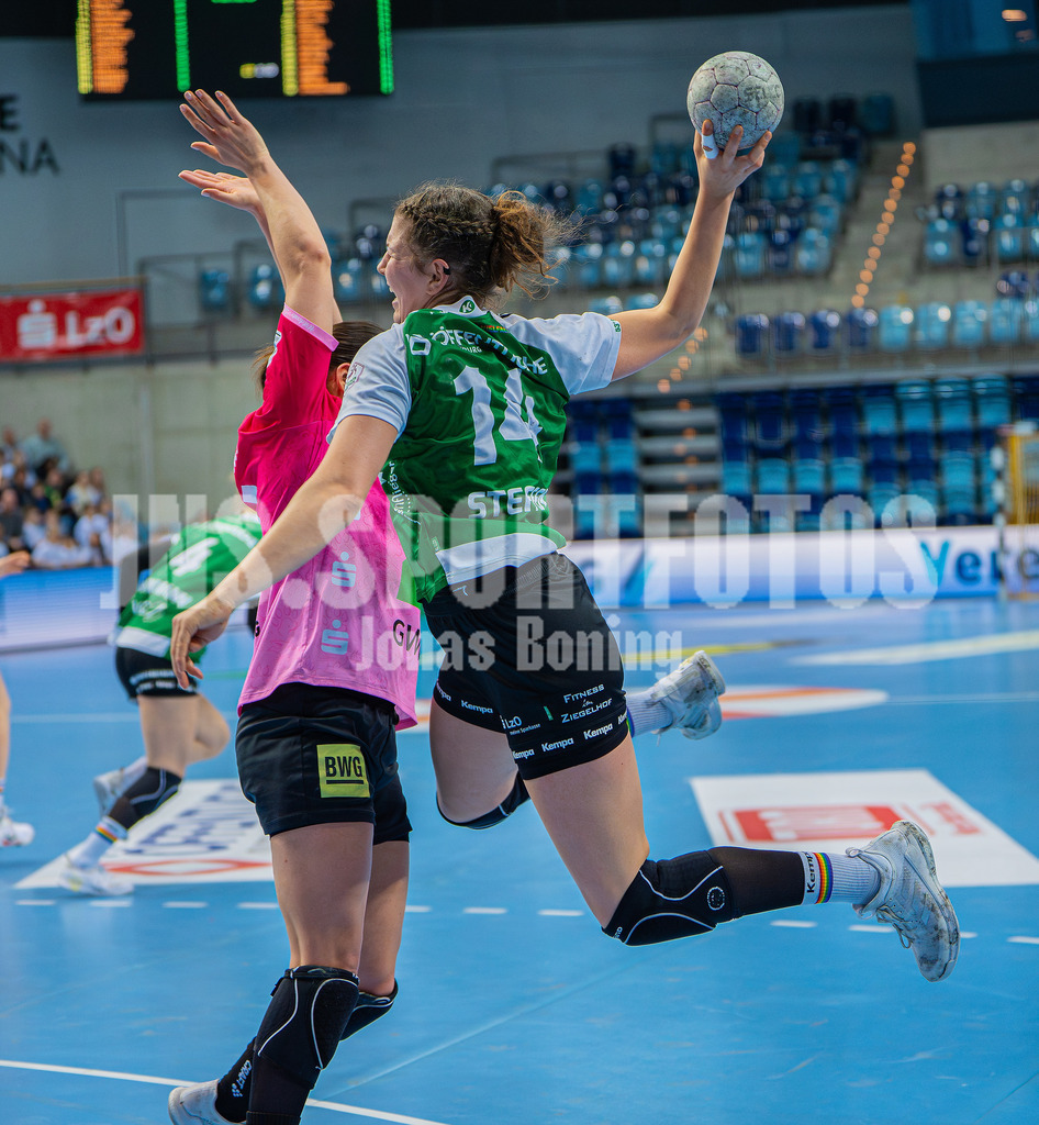 Handball I Frauen I Saison 2025-2026 I 1. HBF I 15. Spieltag I VFL Oldenburg - SV Union Halle-Neustadt 0049 | Marie Steffen (14, VfL Oldenburg) - Realisiert mit Pictrs.com