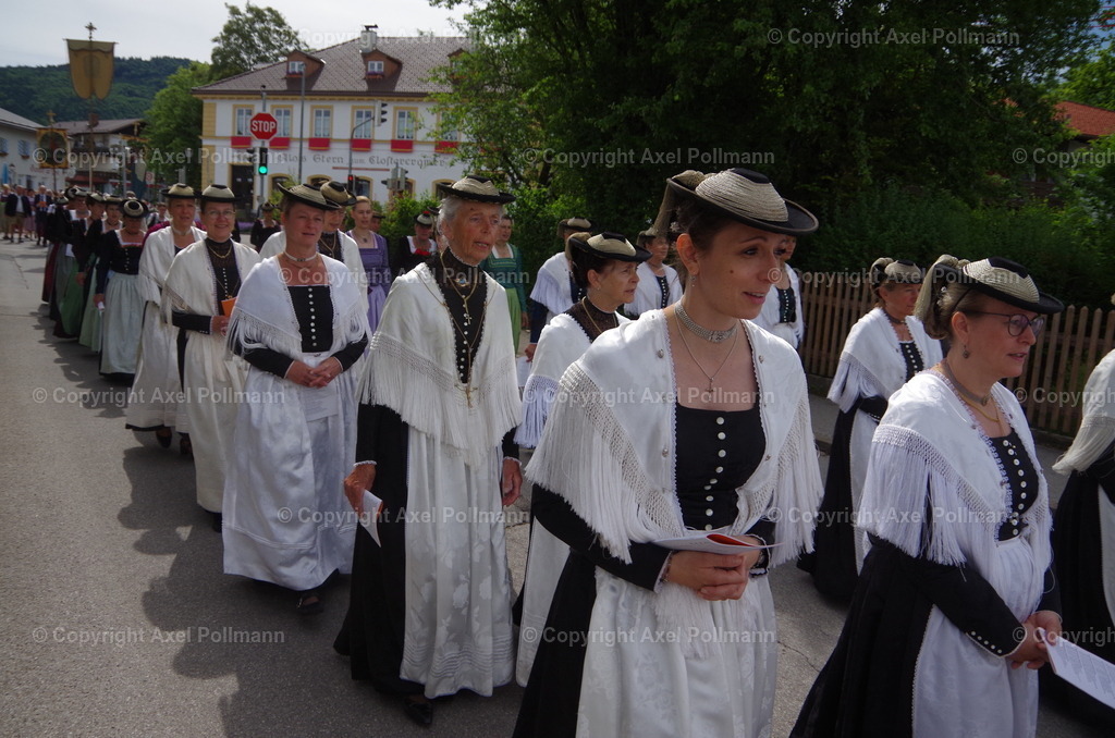 IMGP5489 | fotografiert von Axel PollmannLeonhardi Wallfahrt Benediktbeuern und Murnau, Fronleichnam, Fasching, Landschaft im Loisachtal und Benediktbeuern  - Realisiert mit Pictrs.com