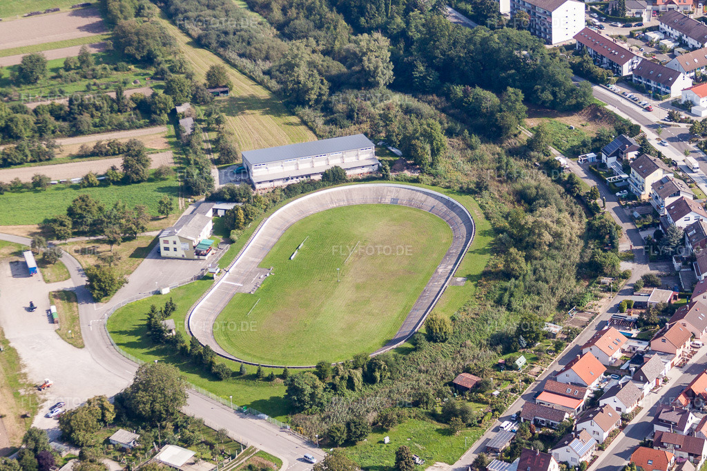 Luftbild: Stadion der Rennbahn des RV Badenia Linkenheim im Ortsteil Linkenheim in Linkenheim-Hochstetten im Bundesland Baden-Württemberg in Deutschland. Foto: IMG_33238.jpg vom 05.09.2010 durch Werner Riehm/FLY-FOTO.de