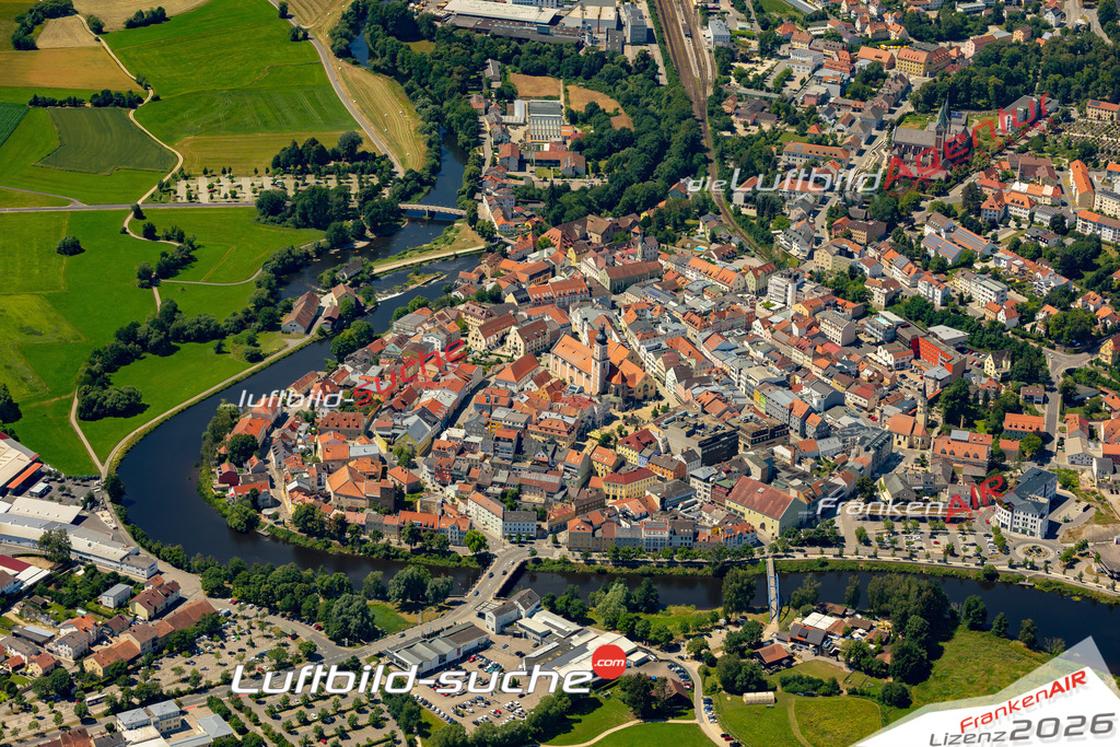 Die Luftaufnahme Altstadt - Cham wurde 2022 vom Flugzeug aus (keine Drohne) erstellt. Hohe Auflösung -für große Poster und Wandbilder geeignet - Garantiert!