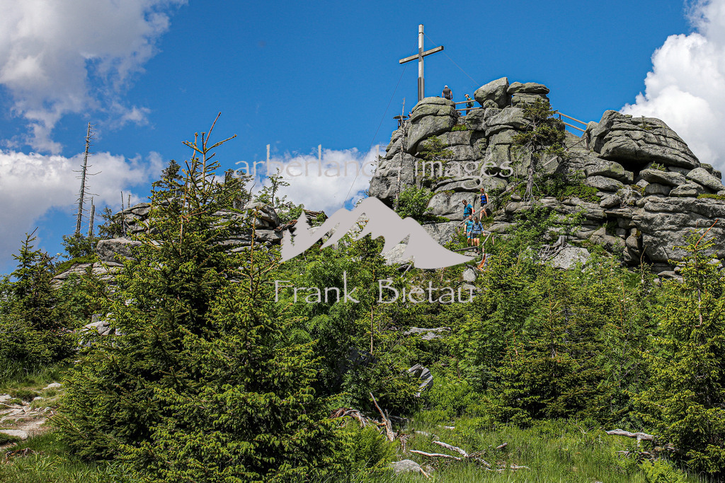 OE7A3979 | Hochstein, markanter Felsen mit Gipfelkreuz am Dreisesselberg