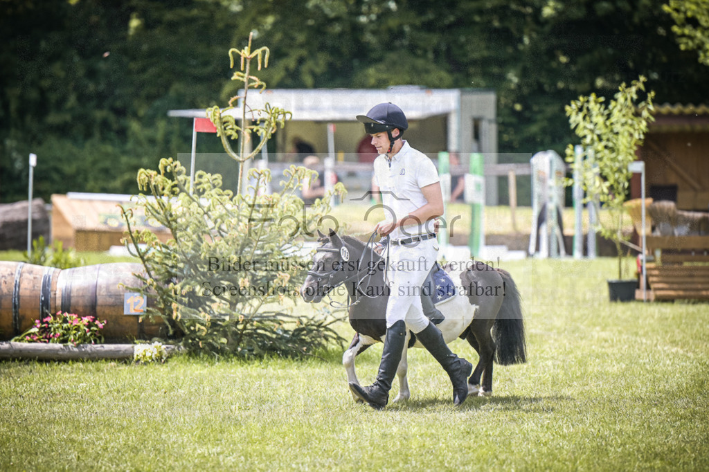 DOS_5624 | Entdecke hochwertige Reitturnierfotos von Foto Oger. Professionell, emotional und authentisch – jetzt Lieblingsmomente im Shop bestellen.Deutschlandweite Turnierfotografie. - Realisiert mit Pictrs.com