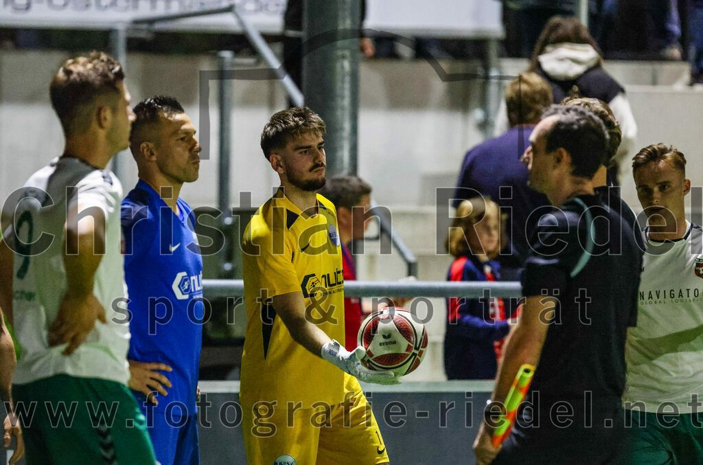 2023-10-13_002_FC_Schwaig_gegen_TSV_Ampfing | Oberding, Deutschland, 13.10.2023:
Fußball, Landesliga Südost 2023 / 2024, 16. Spieltag, FC Schwaig gegen TSV Ampfing, Endergebnis: 3:2

Kaan Gülcü (TSV Ampfing, #1)

Foto: Christian Riedel / fotografie-riedel.net