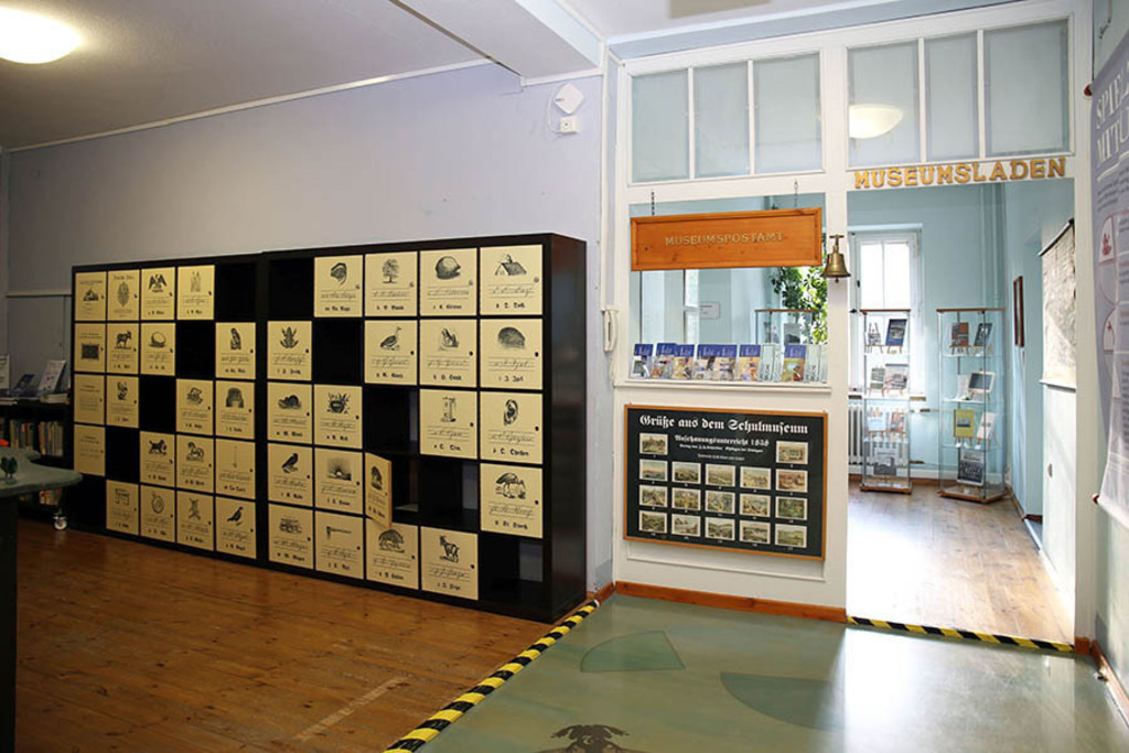 Foto: Leipzig - Schulmuseum | Das Team hinter BILDLEXIKON LEIPZIG bündelt historische wie aktuelle Informationen über die Stadt Leipzig in Text und Bild auf einer Plattform und stellt diese der interessierten Öffentlichkeit zur Verfügung.