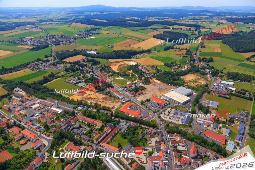 Die Luftaufnahme der Stadt Waldsassen wurde vom UL-Flugzeug heraus erstellt ( keine Drohne )- hohe Auflösung für beste Qualität