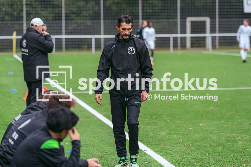 SSV Germania Wuppertal – Cronenberger SC | Der Trainer vom SC Cronenberg Samir El Hajjaj. Bezirksliga Niederrhein, Gruppe 2: SSV Germania Wuppertal gegen Cronenberger SC, Wuppertal, 11.10.2026. Endstand: 1:4. sportimfokus / Marcel Schwering - Realisiert mit Pictrs.com