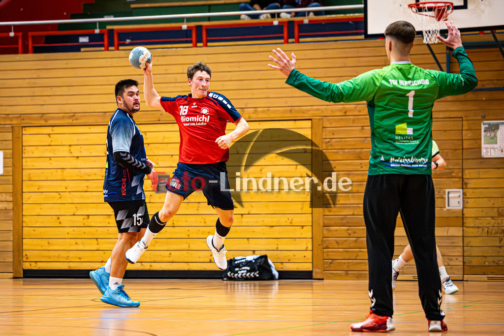 TSV Weiheim gegen TSV Herrsching II | Handball Bezirksoberliga Herren 2025/26, TSV Weiheim gegen TSV Herrsching II, 20251025,Torwurf Luca Philip KESSEL (TSV Weilheim 18),2025-10-25 in Weilheim (Jahnhalle)Luca Philip KESSEL (TSV Weilheim 18)Copyright: WolfgangxLindner
