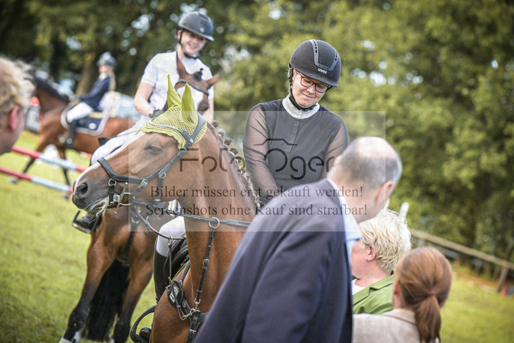 DOS_0028A | Entdecke hochwertige Reitturnierfotos von Foto Oger. Professionell, emotional und authentisch – jetzt Lieblingsmomente im Shop bestellen.Deutschlandweite Turnierfotografie. - Realisiert mit Pictrs.com
