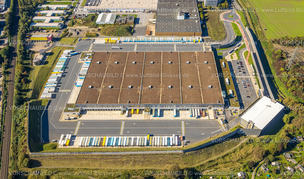 Witten241000303 | Luftbild, Amazon Logistik mit Container Parkplatz im Gewerbegebiet Brauckstraße, hinten Bauhaus Baumarkt und Ostermann Einrichtungszentrum, Rüdinghausen, Witten, Ruhrgebiet, Nordrhein-Westfalen, Deutschland
