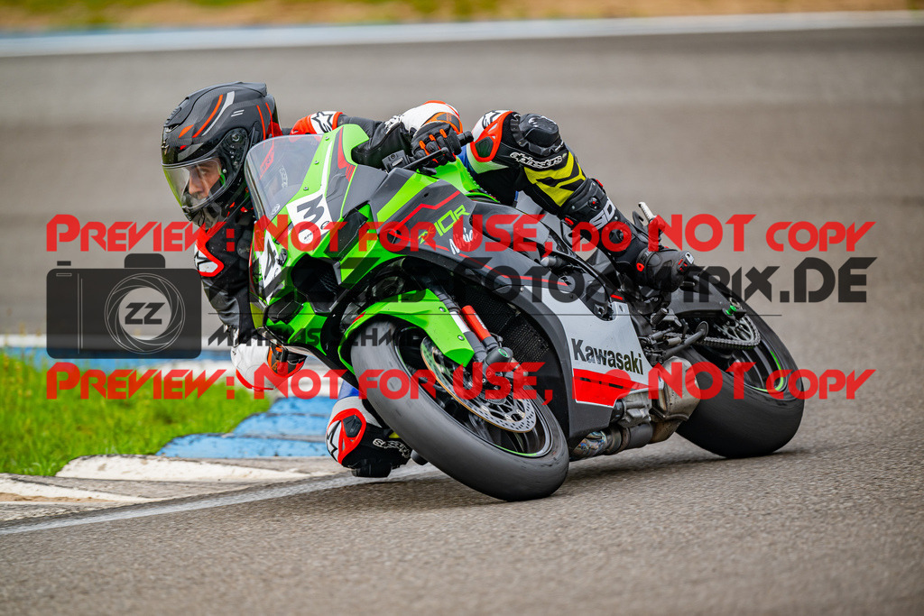 MaZZes_FotoMatrix_240702_6007705_7224 | ROT