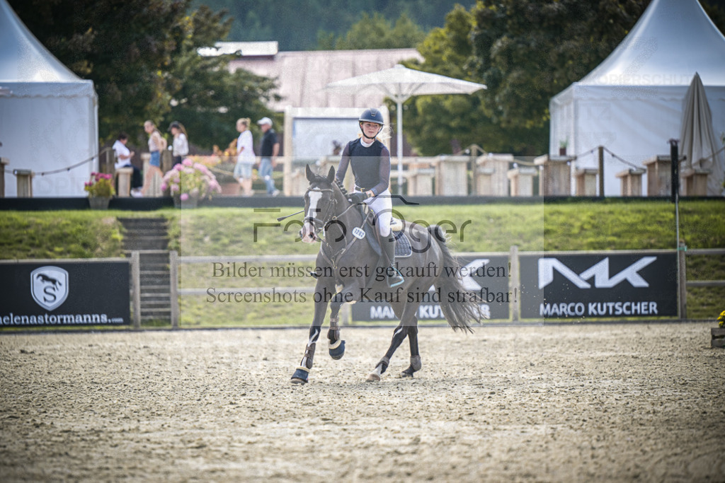 DOS_8183 | Entdecke hochwertige Reitturnierfotos von Foto Oger. Professionell, emotional und authentisch – jetzt Lieblingsmomente im Shop bestellen.Deutschlandweite Turnierfotografie. - Realisiert mit Pictrs.com