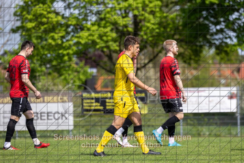 20250427_145853_0005 | #,TSV Bad Boll (rot) vs. SV Waldhausen (gelb), Fussball, Landesliga 2 - wfv, 24. Spieltag, Saison 2024/2025, Rasenplatz, Erlengarten 37, 73087 Bad Boll, 27.04.2025 - 15:00 Uhr,Foto: PhotoPeet-Sportfotografie/Peter Harich