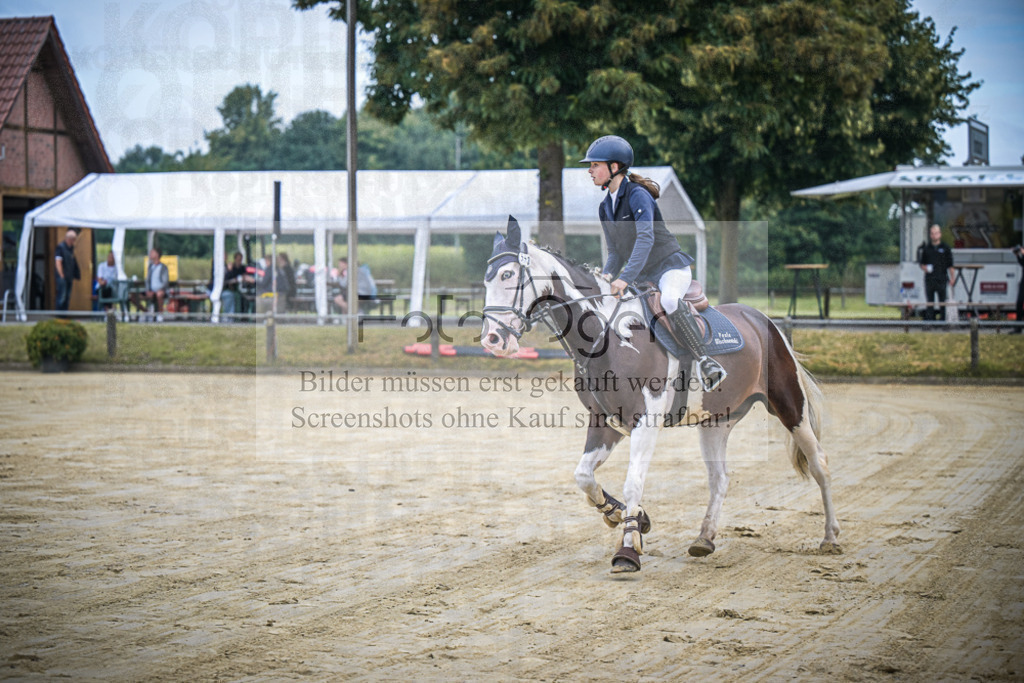 DOS_9367 | Entdecke hochwertige Reitturnierfotos von Foto Oger. Professionell, emotional und authentisch – jetzt Lieblingsmomente im Shop bestellen.Deutschlandweite Turnierfotografie. - Realisiert mit Pictrs.com