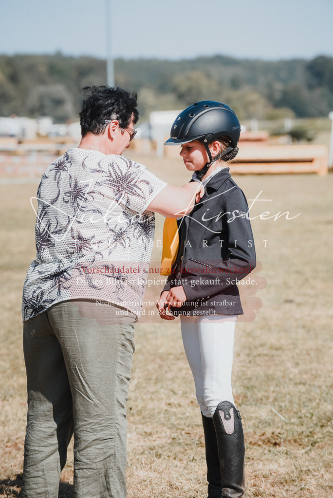 DSC_6356 | Pferde- und Turnierfotografie in Westsachsen. Pferdeportraits, Auftragszeichnungen und intuitive Kunst.