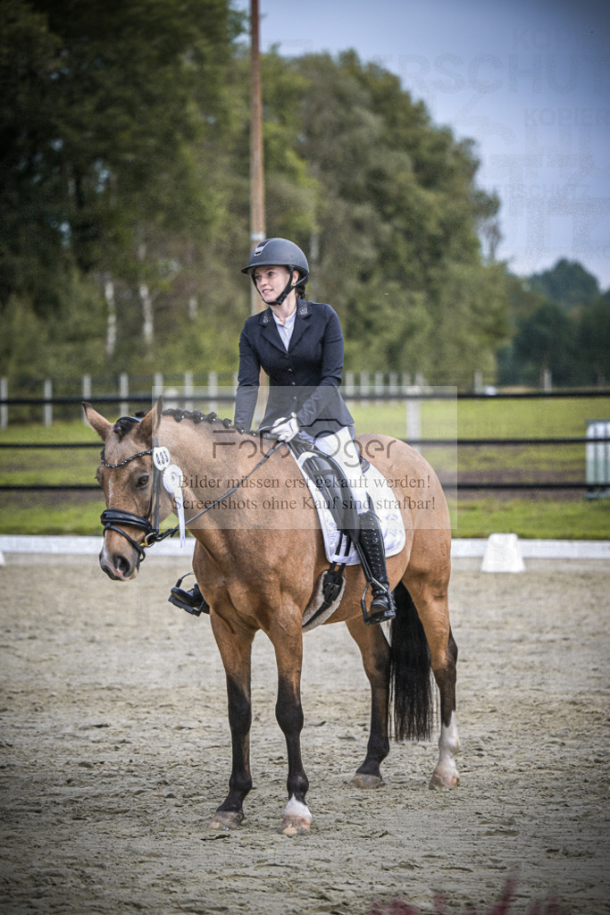 DOS_B288 | Entdecke hochwertige Reitturnierfotos von Foto Oger. Professionell, emotional und authentisch – jetzt Lieblingsmomente im Shop bestellen.Deutschlandweite Turnierfotografie. - Realisiert mit Pictrs.com