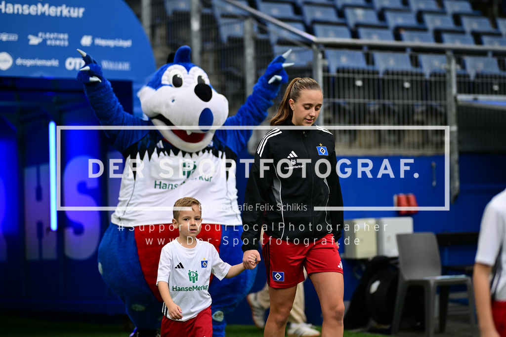 Fußball I Frauen I Saison 2025-2026 I Bundesliga I 10. Spieltag I Hamburger SV - 1. FC Nürnberg I 44286 | Victoria Schulz (19, Hamburger SV) - Realized with Pictrs.com