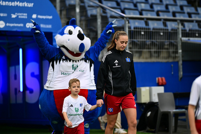 Fußball I Frauen I Saison 2025-2026 I Bundesliga I 10. Spieltag I Hamburger SV - 1. FC Nürnberg I 44286 | Victoria Schulz (19, Hamburger SV) - Realisiert mit Pictrs.com