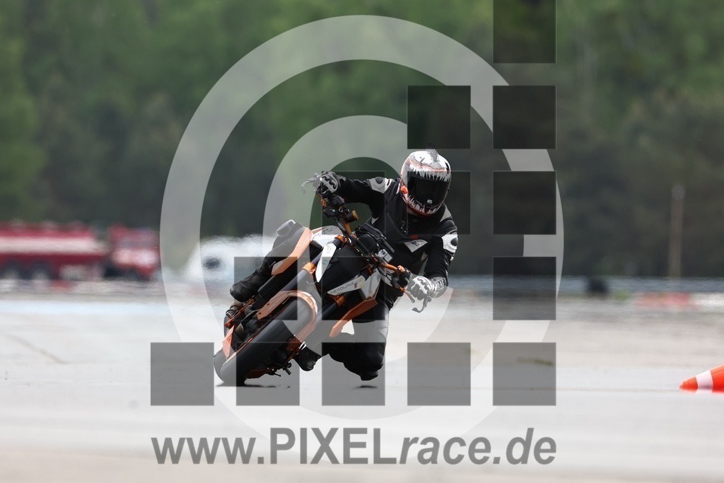 0018-20240510_06225 | Schöne Erinnerungen an spannende Momente - das festzuhalten ist unser Job. PIXELrace.de ist seit 2003 auf den Rennstrecken Europas unterwegs um die Action draußen beim Fahren und die wunderbare Stimmung imm Fahrerlager für euch einzufangen.