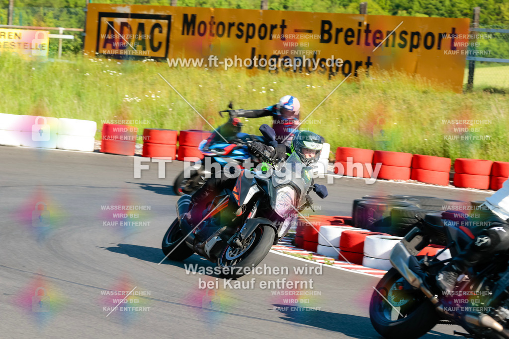 Moto-TeamOBK-21103 | Hier findet Ihr Bilder von Touristenfahrten auf der Nürburgring Nordschleife oder von anderen Veranstaltungen die ich besucht habe. Viel Spass beim Durch Schauen 