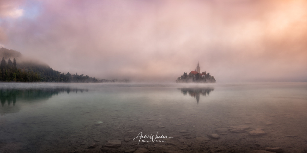 Die Insel im Nebel (2:1 Panorama) | Andre Wandrei - Nature Artworx - Realisiert mit Pictrs.com