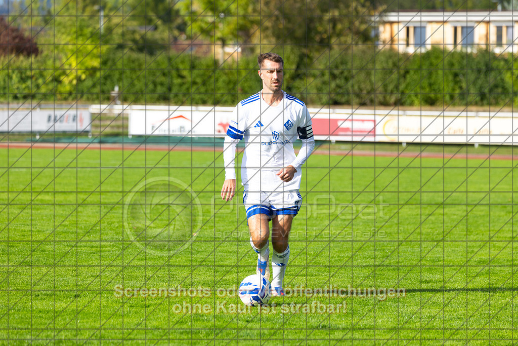 20261010_153739_0521_(c)_by_PhotoPeet | #,1.FC Eislingen (weiß) vs. TSV Bernhausen (lila), Fussball, Landesliga 2 - wfv, 11. Spieltag, Saison 2026/2027, Rasenplatz, Eichbachstation, Haldenstraße, 73054 Eislingen, 10.10.2026 - 15:30 Uhr,Foto: PhotoPeet / Sport- &amp; Eventfotografie / Peter Harich