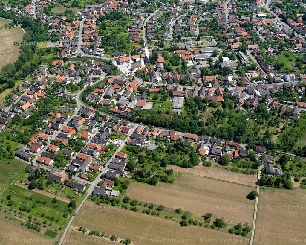 2626122 | FREISTETT 09.06.2006 Stadtansicht vom Stadtrand angrenzend an landwirtschaftliche Feldern  in Freistett im Bundesland Baden-Württemberg, Deutschland // City view from the outskirts with adjacent agricultural fields  in Freistett in the state Baden-Wuerttemberg, Germany Foto: Gerhard Launer