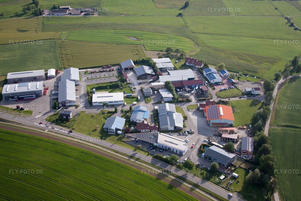 Luftbild: Gewerbegebiet und Firmenansiedlung Im Branden mit PRINOTH - AHWI Maschinenbau GmbH im Ortsteil Ebratsweiler im Ortsteil Herdwangen in Herdwangen-Schönach im Bundesland Baden-Württemberg in Deutschland. Foto: IMG_57633.jpg vom 08.06.2013 durch Werner Riehm/FLY-FOTO.de