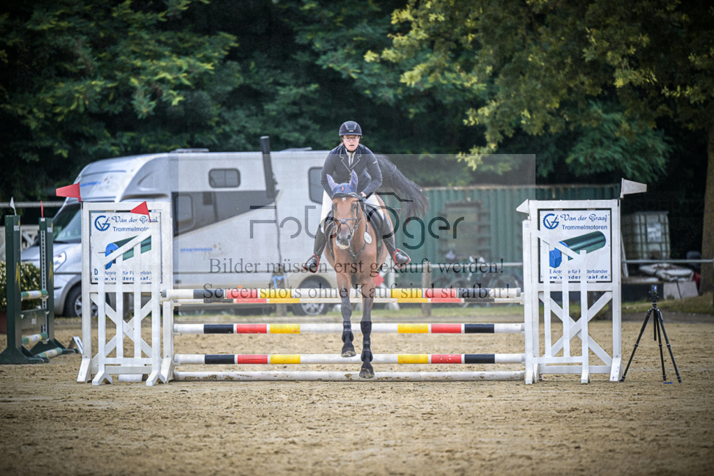 DOS_3257 | Entdecke hochwertige Reitturnierfotos von Foto Oger. Professionell, emotional und authentisch – jetzt Lieblingsmomente im Shop bestellen.Deutschlandweite Turnierfotografie. - Realisiert mit Pictrs.com