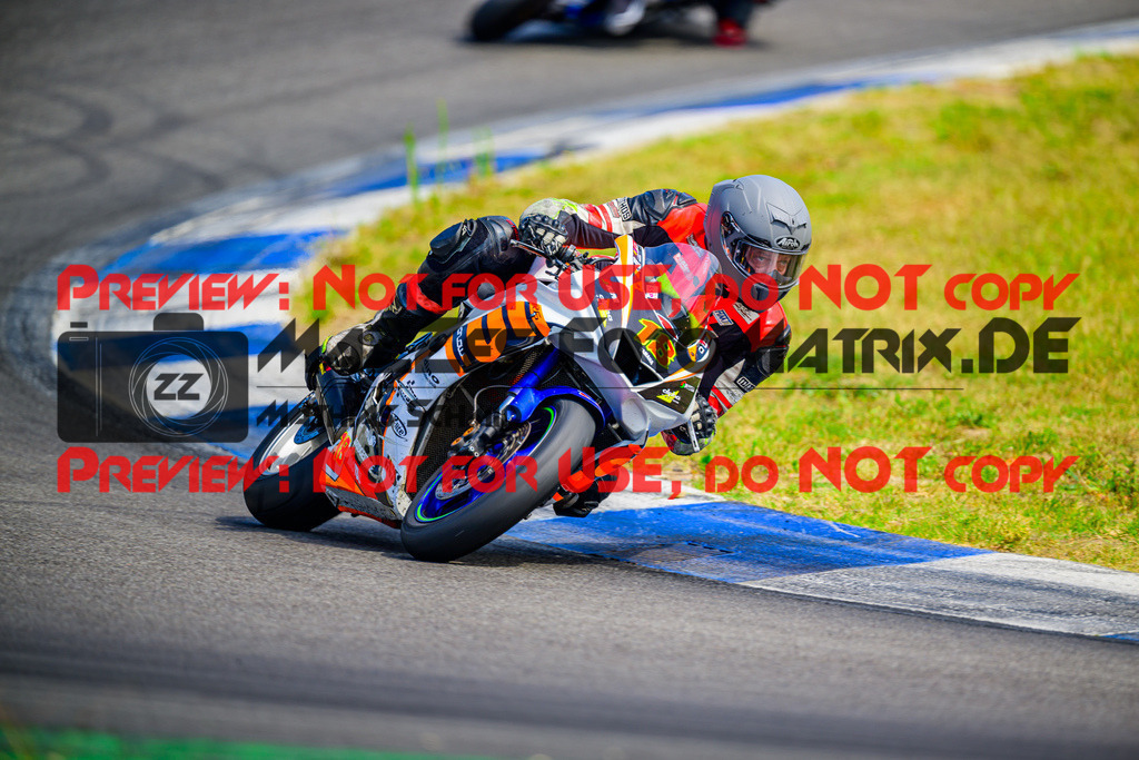 MaZZes_Fotomatrix_20250816_6007705_2300 | WEISS