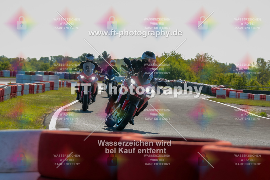 Moto-TeamOBK-21265 | Hier findet Ihr Bilder von Touristenfahrten auf der Nürburgring Nordschleife oder von anderen Veranstaltungen die ich besucht habe. Viel Spass beim Durch Schauen 