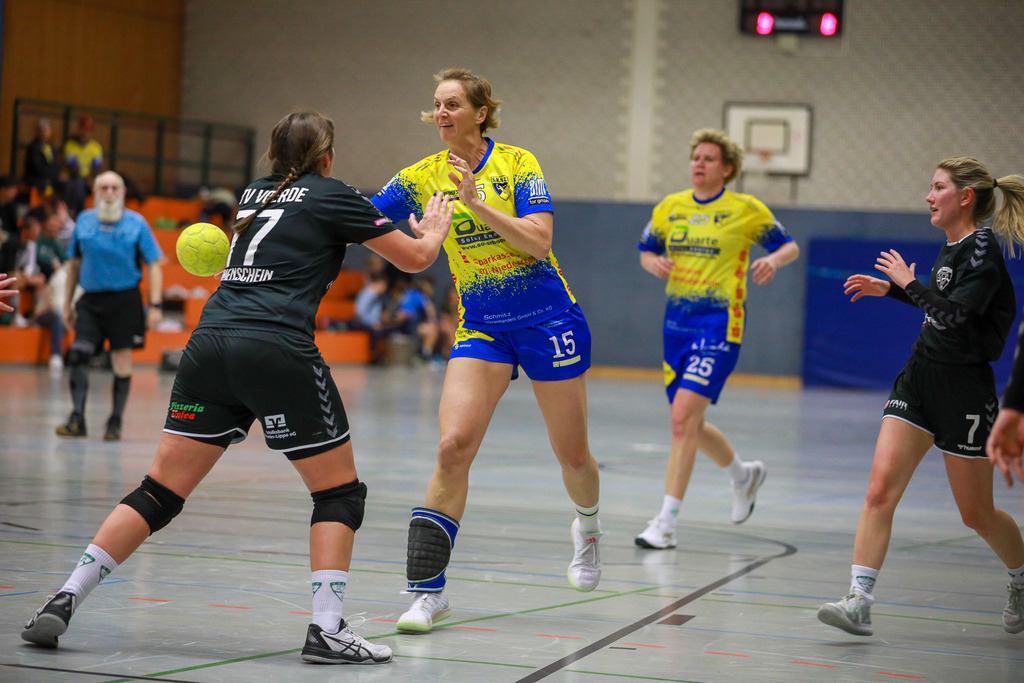 SVN_TvVoerde_021124_039 | Bildergalerie von Sport-Ereignissen aber auch von weiteren spannenden Dingen - nicht nur vom Niederrhein. In Anlehnung an den bekannten Spruch von Hanns Dieter Hüsch heißt das Motto: "Niederrhein ist überall".  - Realisiert mit Pictrs.com