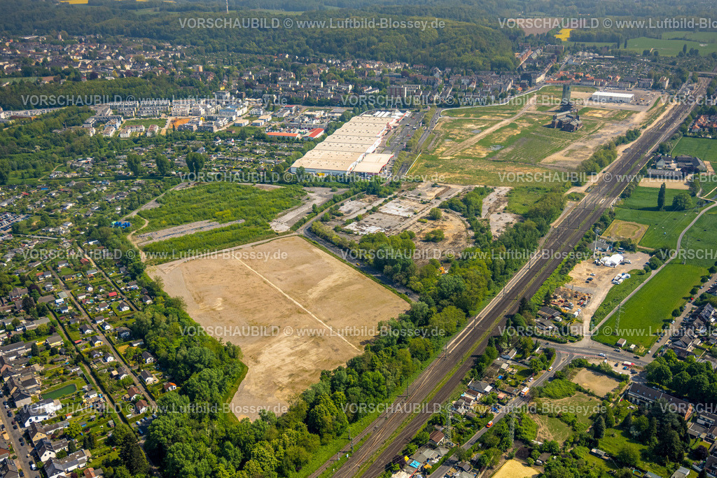 Duesseldorf240501045 | Luftbild, Glasmacherviertel, historische Sehenswürdigkeit, Baustelle mit Neubau für grünes und urbanes Quartier, ehemals Gerresheimer Glashütte, Gerresheim, Düsseldorf, Rheinland, Nordrhein-Westfalen, Deutschland