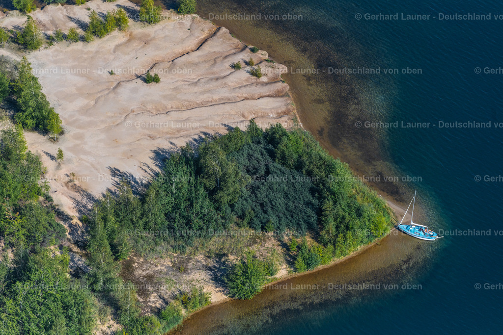 4042079 | Getzelauer Insel, Markkleebergersee, LeipzigBRAUNSBEDRA 08.09.2021 Rekultivierung der ehemaligen Tagebau - Fläche an den Uferbereichen des Sees " Geiseltalsee " in Braunsbedra im Bundesland Sachsen-Anhalt, Deutschland. // Open pit re cultivation on the shores of the lake " Geiseltalsee " in Braunsbedra in the state Saxony-Anhalt, Germany. Foto: Gerhard Launer