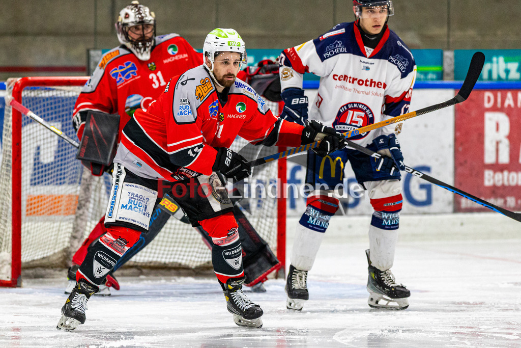 TSV Peißenberg Miners vs VfE Ulm/Neu-Ulm DEVILS | Eishockey Bayernliga 2023/2024, TSV Peißenberg Miners vs VfE Ulm/Neu-Ulm DEVILS, 20240128,
Florian SIMON (Miners 11) verteidigt,
2024-01-28 in Peißenberg (Eisstadion)
11 Florian SIMON (Miners 11), 31 Korbinian SERTL (Miners Goali 31), 17 Michael WIRZ (DEVILS 17)
Copyright: WolfgangxLindner foto-lindner.de