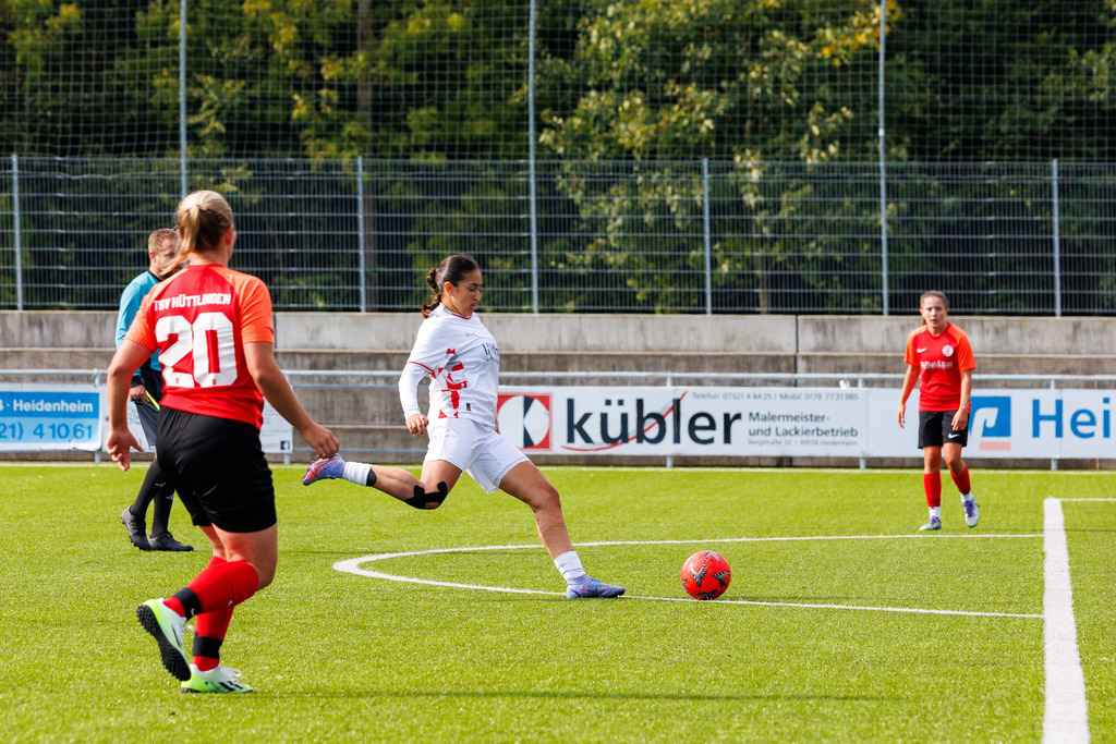 FCHHÜT_251003_4915 | 1.FC Heidenheim 1846 II vs. TSV Hüttlingen, Fußball, Frauen, Bezirkspokal, 2025/2026, 1.Runde, 03.10.2025 in Mergelstetten, Sportplatz 2(Foto: Michael Bulling) - Realisiert mit Pictrs.com