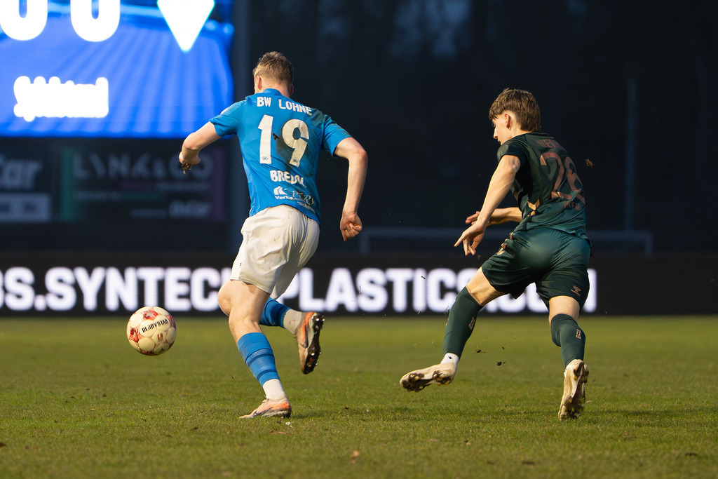 Fußball I Herren I Saison 2025-2026 I Regionalliga Nord I 25. Spieltag I TuS Blau-Weiß Lohne - Werder Bremen II I 6097 | jns.sportfotos - Realisiert mit Pictrs.com