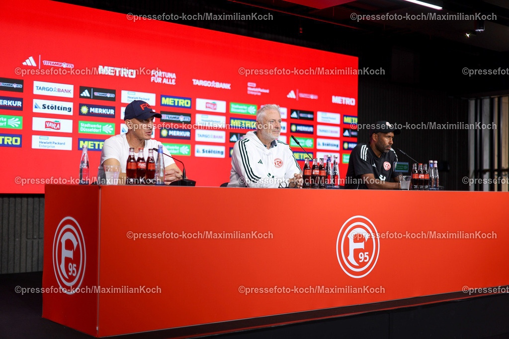 Due21092401066 | 21.09.2024, 2. Fußball Bundesliga, Fortuna Düsseldorf - 1. FC Köln, Merkur Spiel-Arena, Saison 2024 2025: Pressekonferenz nach dem Spiel - Trainer Gerhard Struber (Cheftrainer 1.FC Köln) und Cheftrainer Daniel Thioune (Trainer Fortuna Düsseldorf) bei der PKDFB regulations prohibit any use of photographs as image sequences and or quasi-video.