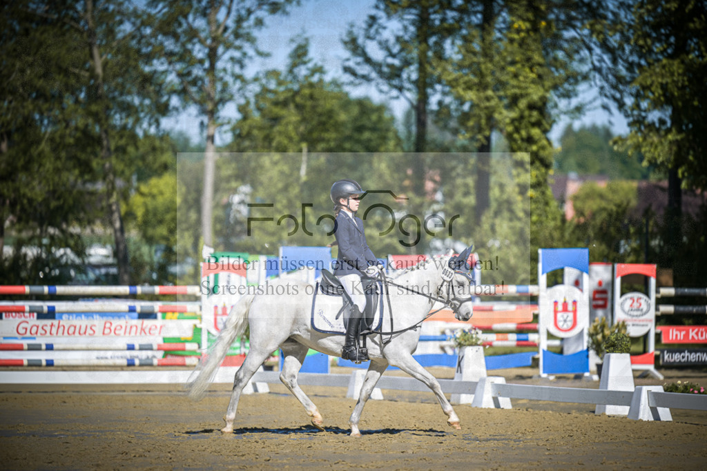 DOS_3786 | Entdecke hochwertige Reitturnierfotos von Foto Oger. Professionell, emotional und authentisch – jetzt Lieblingsmomente im Shop bestellen.Deutschlandweite Turnierfotografie. - Realisiert mit Pictrs.com