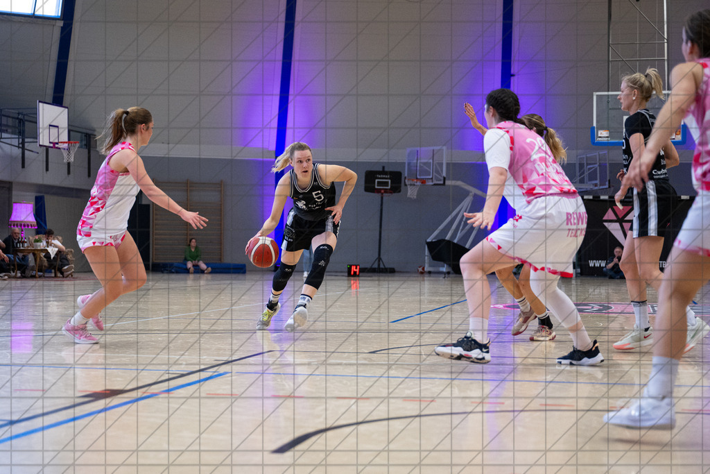 2. DBBL PlayOff 24/25 | 12.04.2025 | Dillingen Diamonds vs. BBC OS | 1/8-Finale, 2. Spiel  | 2. DBBL PlayOff 24/25 | 12.04.2025 | Dillingen Diamonds vs. BBC OS | 1/8-Finale, 2. Spiel  - - - - - CREDIT, www.bullenfotos.de, Martin König, Hörner Weg 40, D-49078 Osnabrück, +4917663732967, Nutzung und Weitergabe nur zu den vereinbarten Zwecken. Presseanfragen an Urheber. Alle Rechte beim Urheber. - - - - - - Realisiert mit Pictrs.com