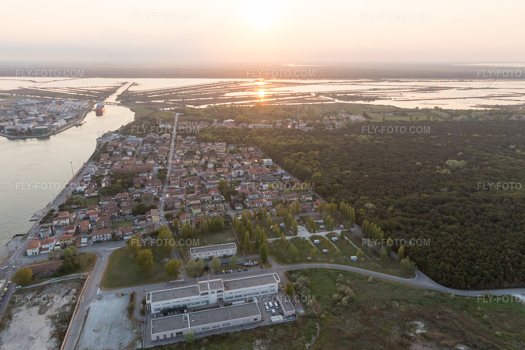 Aerial view: View of the town in Porto Corsini in the state Emilia Romagna, Italy.Photo: IMG_098519.jpg taken on 04/05/2017 by Werner Riehm/FLY-FOTO.comResolution of the original: 5472 x 3648 px