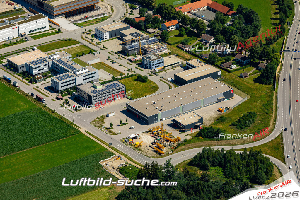 Die Luftaufnahme Föching - Holzkirchen wurde 2022 vom Flugzeug aus (keine Drohne) erstellt. Hohe Auflösung -für große Poster und Wandbilder geeignet - Garantiert!