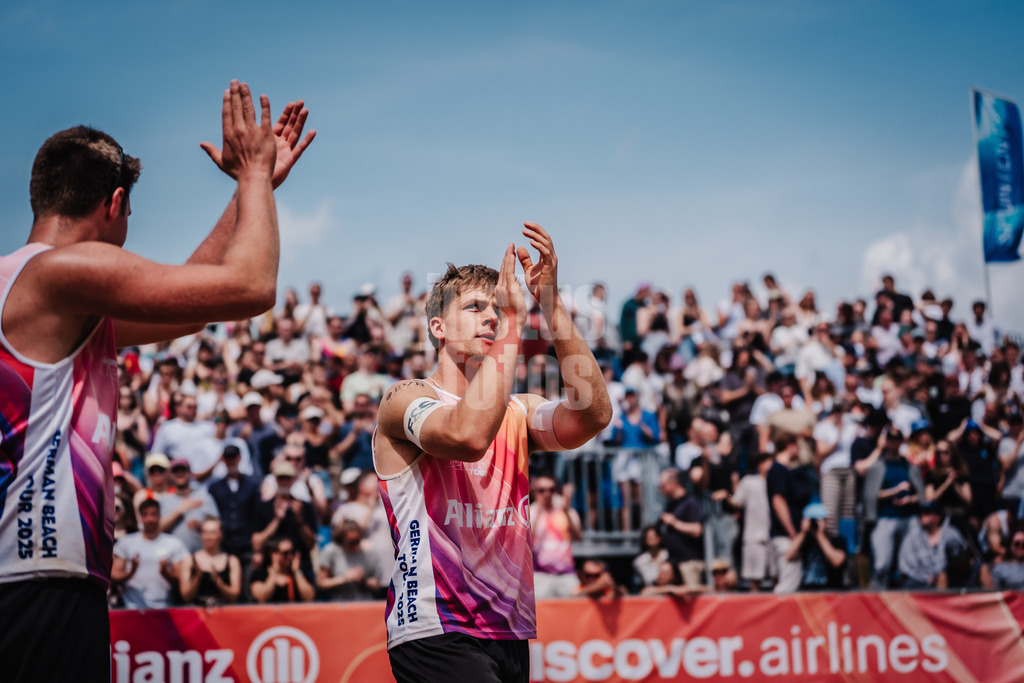 Beachvolleyball | Männer | Allianz German Beach Tour 2025 | Tourstop Hamburg | 01.06.2025 | v.l. Jonas Kaminski und Luis Kubo nach der Niederlage im Halbfinale