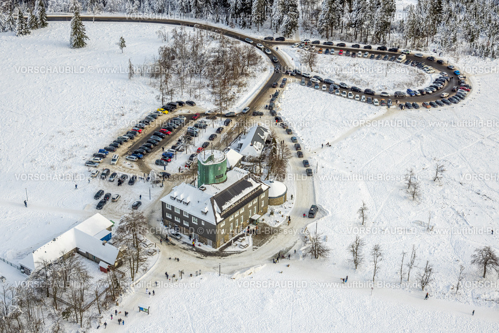 Winterberg221201258 | Luftbild Kahler Asten und Astenturm, Winterwunderland in Winterberg im Sauerland, am Kahlen Asten und den Skiabfahrten und dem Skilift-Karussell Winterberg, Winterberg, Sauerland, Nordrhein-Westfalen, Deutschland