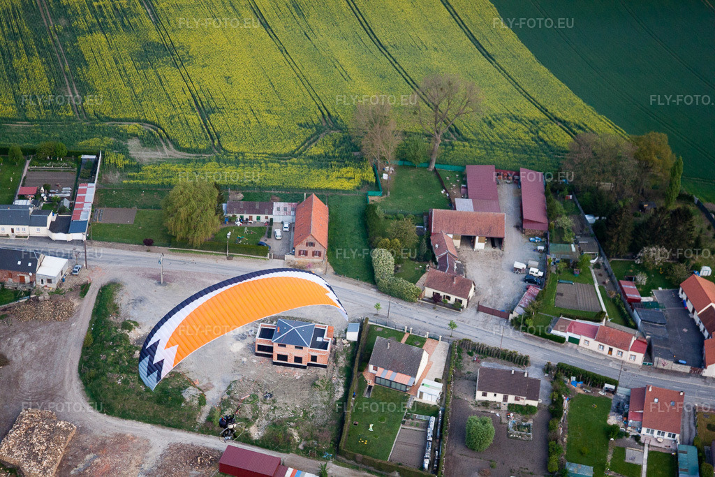 Vue aérienne: Vue de la ville à Seboncourt dans le département Aisne, France. Photo: IMG_40009.jpg prise le 17/04/2011 par Werner Riehm/FLY-FOTO.euRésolution de l'original: 4752 x 3168 px