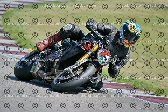 26BT02-1091 | markuskiefer.com - Realisiert mit Pictrs.com