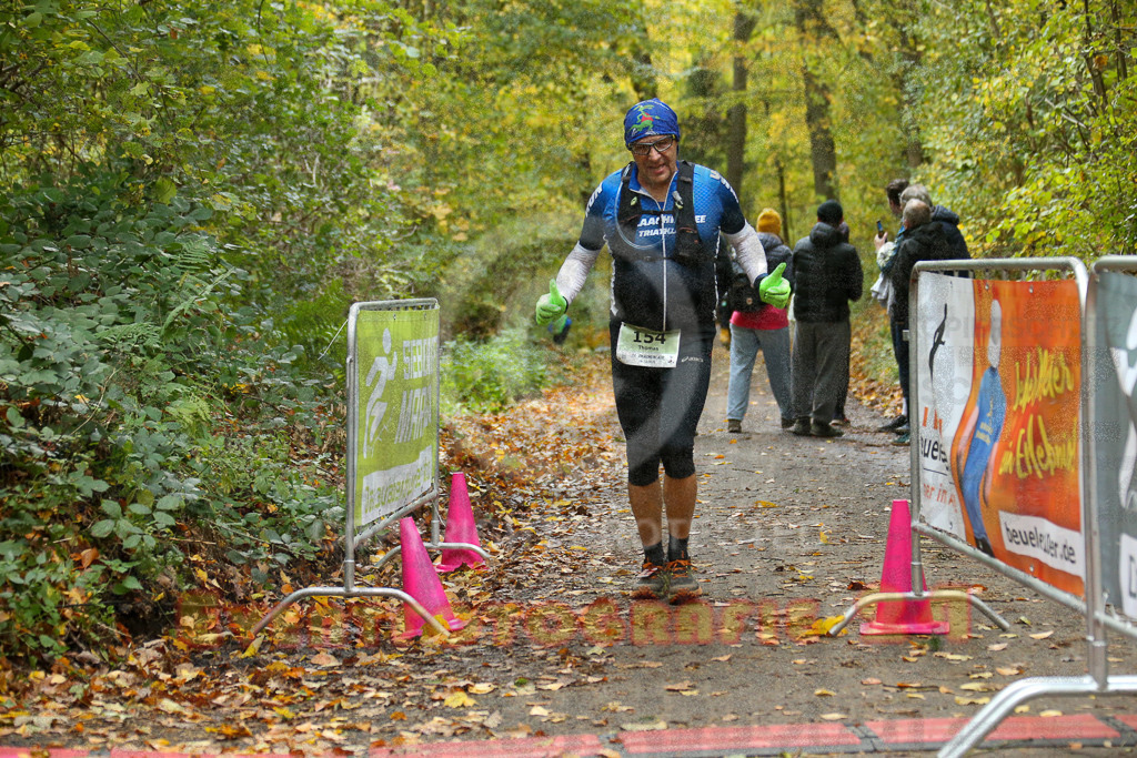 251026_1351_EX1_3992 | Sportfotografie im Rhein-Sieg Kreis, Köln, Bonn, NRW, Rheinland Pfalz, Hessen, etc. Unser Tätigkeitsfeld umfasst den Laufsport vom Volkslauf über den Marathon, Duathlon, Triathon bis zum Ultralauf wie Kölnpfad Ultra oder Schindertrail.